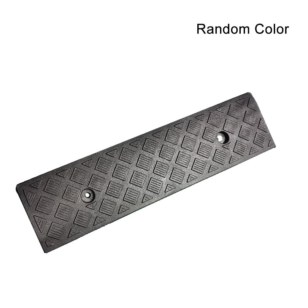 [跃星辉](未处理知产)颜色随机常规款50*13*3cm便携式塑料道路减速设备马路保护路面斜坡垫垫板三角垫坡道路肩橡胶